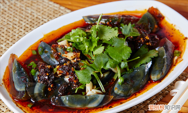 凉拌皮蛋少不了三种调料,凉拌皮蛋放什么调料好