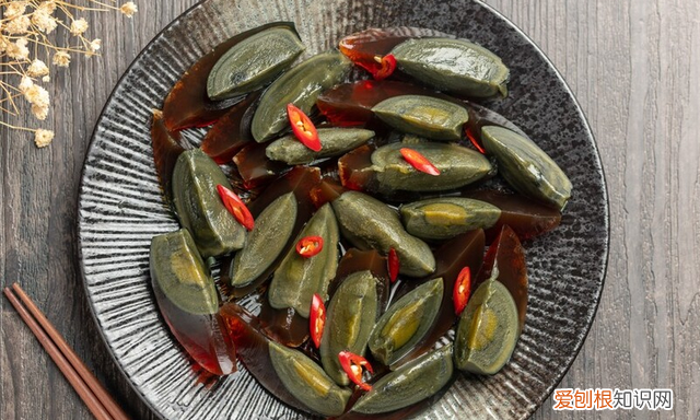 凉拌皮蛋少不了三种调料,凉拌皮蛋放什么调料好