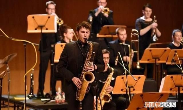 爵士乐的风格特点是什么,爵士音乐的风格是什么样的?