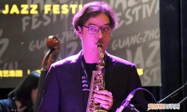 爵士乐的风格特点是什么,爵士音乐的风格是什么样的?