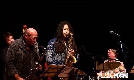 爵士乐的风格特点是什么,爵士音乐的风格是什么样的?