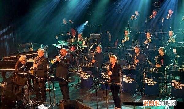 爵士乐的风格特点是什么,爵士音乐的风格是什么样的?