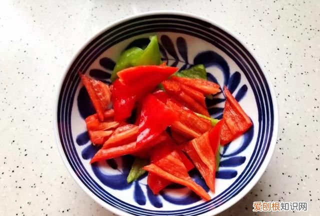 青椒和白玉菇能一块炒吗 白玉菇能和笋在一起炒吗