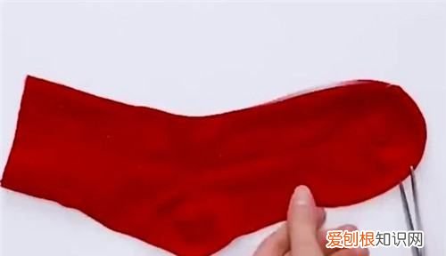 如何做袜子猫,小猫衣服制作过程图解一步一步的