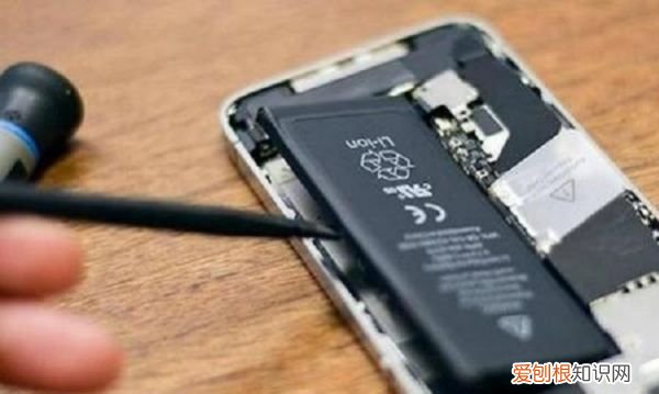 苹果70％电池容量要换，苹果电池健康低于80免费换吗