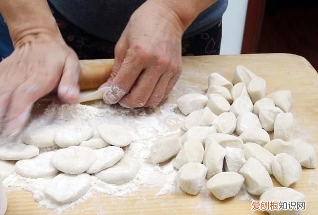 5种擀饺子皮的技巧和方法,擀饺子皮怎么和面才能筋道