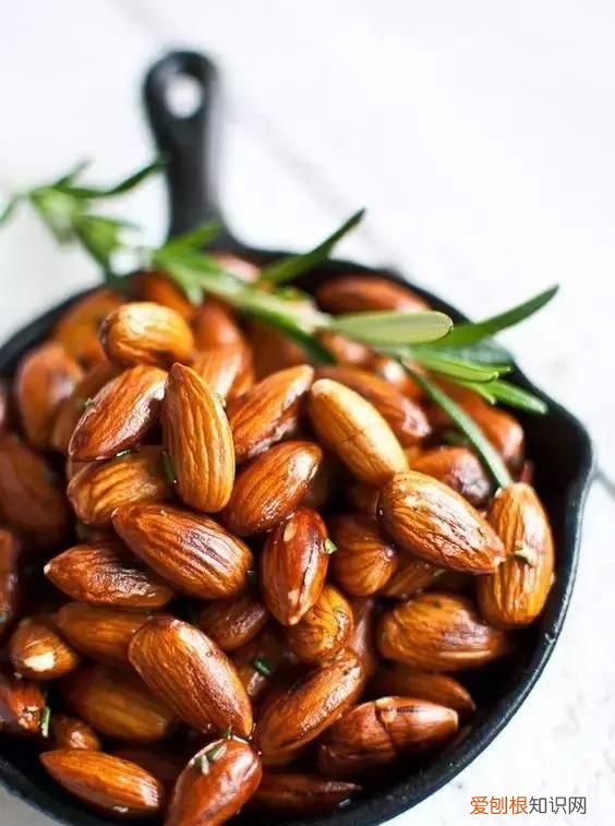 巴旦木坚果和杏仁有什么区别,巴旦木和杏仁有何区别