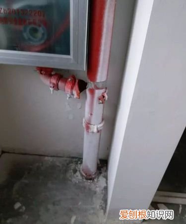 楼道水管冻了怎么处理,楼道里的自来水管道冻了归不归物业管