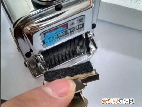 打码机怎么加墨，超市打码机怎么换墨视频