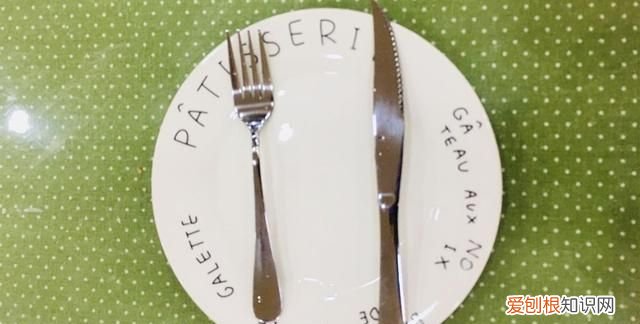 西餐刀叉切牛排怎么切,你知道吃牛排刀叉的正确拿法吗