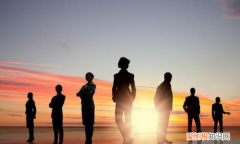 吃喝命是什么意思，女生小团体什么意思