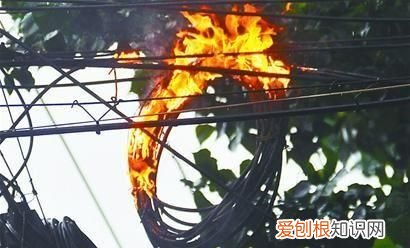 电线电器类火灾有什么特性，带电的电线用火烧会有什么后果