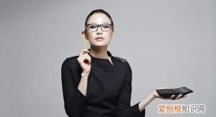 黑裤子掉色严重怎么才能不掉色 黑衣服掉色怎么处理让永久不掉