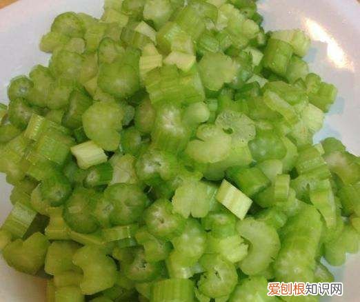 牛肉馅里放什么菜好吃,牛肉和什么菜一起包饺子好吃