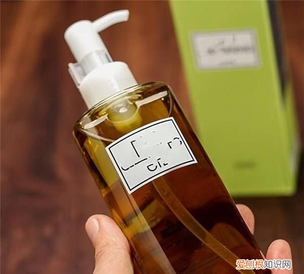 墨汁如何快速洗掉的方法 怎样快速洗掉手上的墨水