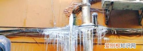 冬天水管子里面冻了怎么办,冬天塑料水管冻上了要怎么解冻