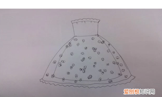 怎么给芭比娃娃做短裤和短袖,怎样给芭比娃娃做衣服简单又好看