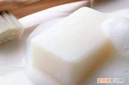 清洁油烟机污渍最好办法 油烟机污渍太久了怎么清洗干净