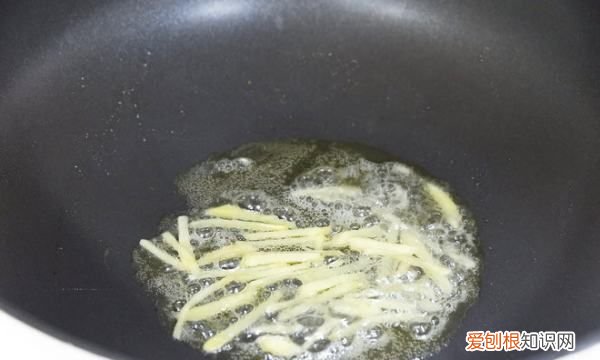 韭菜炒猪血的做法,猪血炒韭菜的做法视频