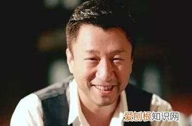 小眼睛男生戴隐形眼镜 小眼睛怎么戴隐形眼镜