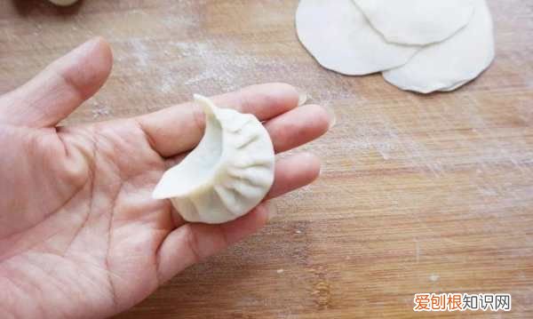 翻饺子的做法，包饺子手法教程视频