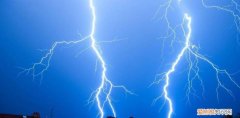 为什么会打雷，为什么地球即会打雷也会下雨，雷和雨是从哪里变出来的，是大气层吗？