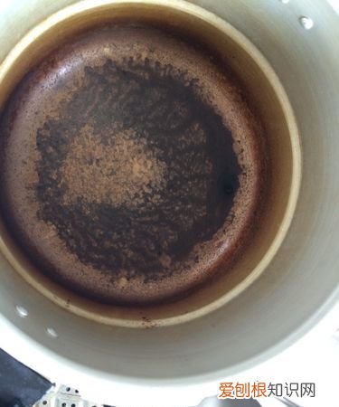 砂锅烧热可以加水，锅烧干了能直接加水吗