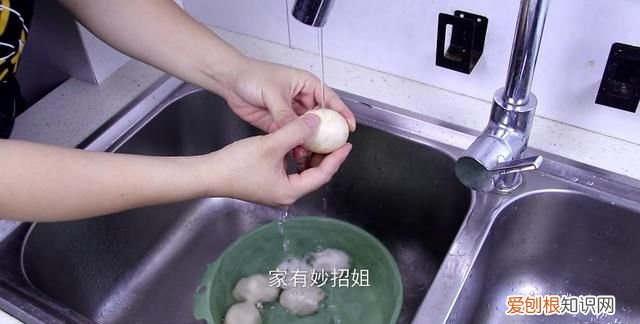 冰箱里的鸡蛋表面起霉了还能吃吗 保存鸡蛋别再放冰箱了