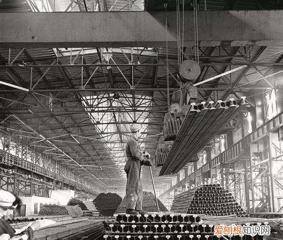 第一个五年计划主要发展什么工业