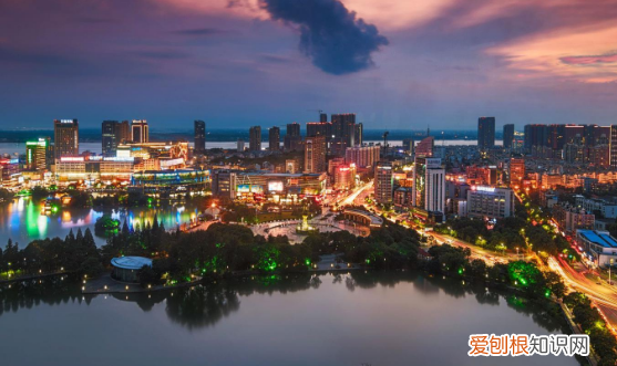 安徽是南方还是北方，安徽属于南方地区还是北方地区?