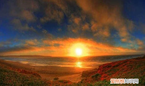 天空是蓝色的是因为光的什么原理