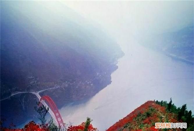 巫峡巫山杨柳多下一句,巫山巫峡杨柳多的下一句是什么