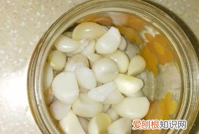 蜂蜜泡大蒜的做法,大蒜蜂蜜水的做法