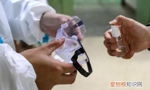 酒精喷洒房间多久挥发，95度酒精在空气中多久挥发干净