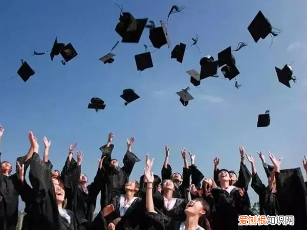 本科生真的遍地都是,大学生遍地走,硕士多如狗