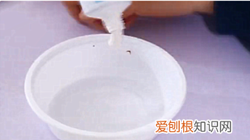 冰箱密封条怎么清洗，冰箱门的密封条怎么清洗更换