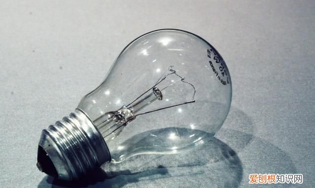 瓦数最大的白炽灯泡，谁发明了耐用的白炽灯泡