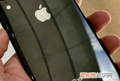 苹果xr黑屏怎么办，苹果xr手机黑屏打不开怎么办