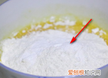 怎么做又薄又软的鸡蛋饼视频,鸡蛋饼怎么做才能做的松软好吃