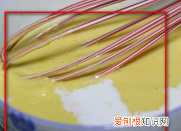 怎么做又薄又软的鸡蛋饼视频,鸡蛋饼怎么做才能做的松软好吃