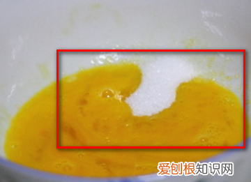 怎么做又薄又软的鸡蛋饼视频,鸡蛋饼怎么做才能做的松软好吃