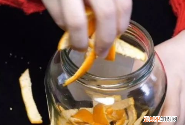 如何用橘子皮制作洗洁精,橘子皮加小苏打怎样做洗洁精去油吗