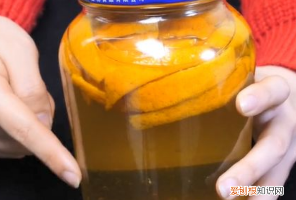 如何用橘子皮制作洗洁精,橘子皮加小苏打怎样做洗洁精去油吗