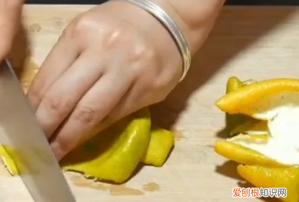 如何用橘子皮制作洗洁精,橘子皮加小苏打怎样做洗洁精去油吗