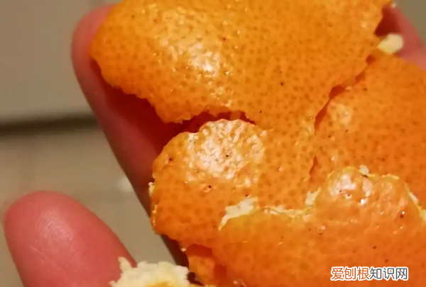 如何用橘子皮制作洗洁精,橘子皮加小苏打怎样做洗洁精去油吗