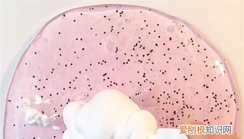 水晶泥弄到衣服上硬了怎么洗