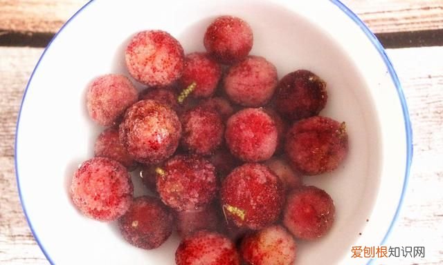 怎么洗才能使杨梅的小虫洗出来