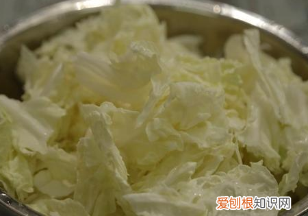 凉拌白菜的做法，拌凉白菜做法凉拌窍门