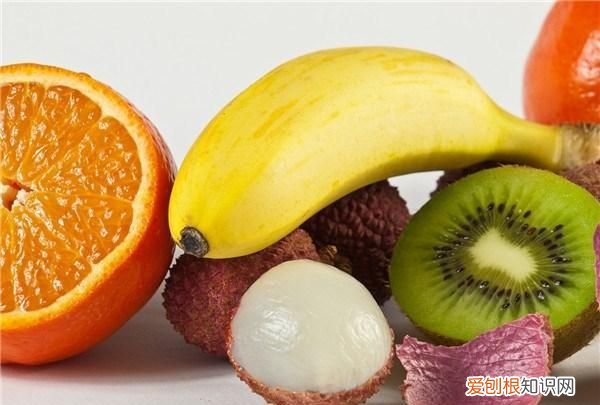 吃菠萝一定要用盐水泡吗 吃菠萝为什么要用盐水泡