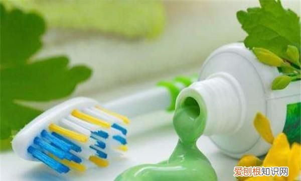 厨房墙壁油污清洗妙招，厨房墙壁油污如何去除